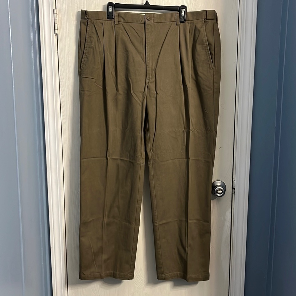 Haggar black label Men’s Dress pants Dark tan color